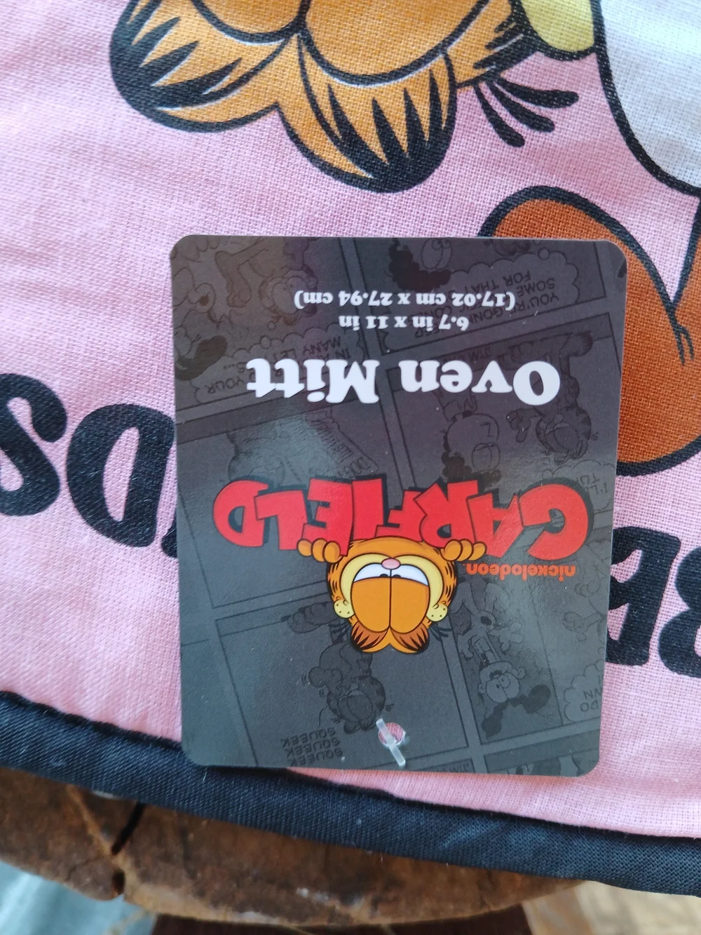 Brand New With Tags (NWT) official Nickelodeon Garfield and Odie oven mitts